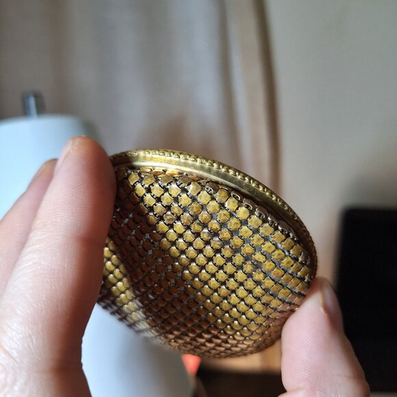 Vintage Art Deco Mesh Bag Make Up Powder Compact Gold Tone - Picture 4 of 6